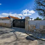 Vila Kapela *