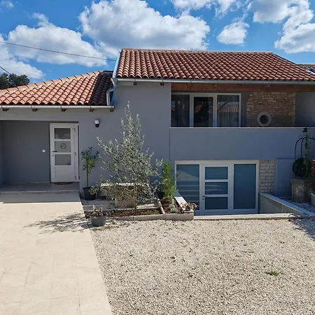 Kapela Villa *